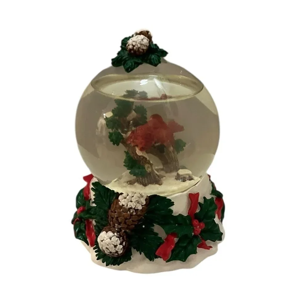 Papel Giftware Cardinal Snow Globe – Holly & Pinecone Base – Musical